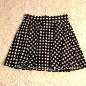 Checkered float panel skirt. Size Small